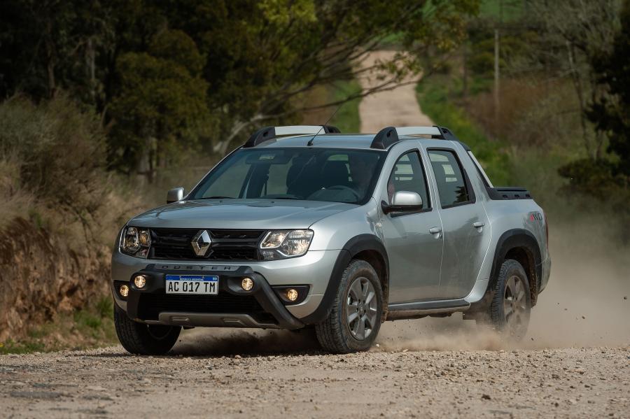  Renault Duster Oroch Dynamique 2.0 4x4 2018 года  (фото 18 из 40)